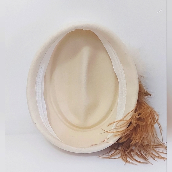 Chapelier Artistique Montreal White Felt Feathered Hat - Picture 4 of 9